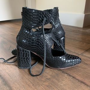 Freebird By Steven Joyce size6